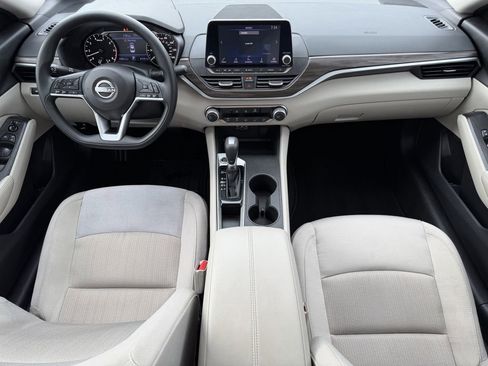 Used 2025 Nissan Altima 2.5 SV FWD image 12