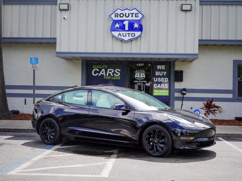 Used 2023 Tesla Model 3 Standard Range RWD image 3