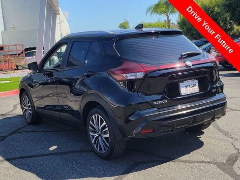 Used 2021 Nissan Kicks SV FWD image 3