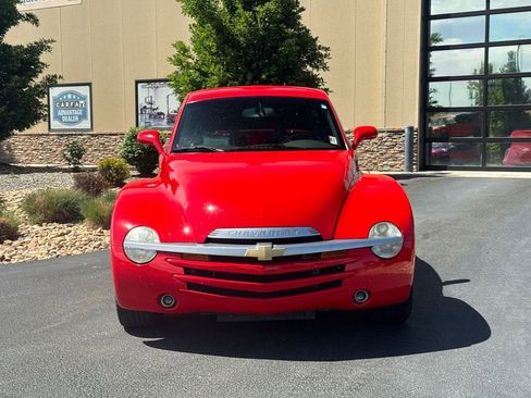 Used 2005 Chevrolet SSR w/ Preferred Equipment Group RWD image 4