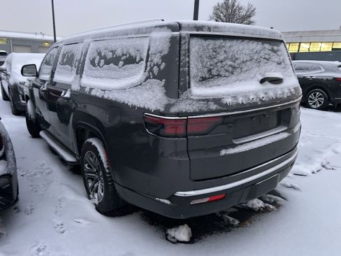 Used 2024 Jeep Wagoneer L Series II w/ Flexible Seating Group image 5