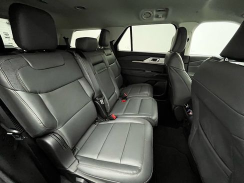 Used 2026 Ford Explorer Active w/ Active Comfort Package AWD/4WD image 34
