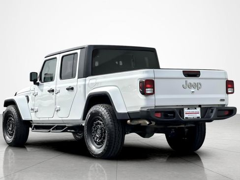 Used 2023 Jeep Gladiator Overland AWD/4WD image 3
