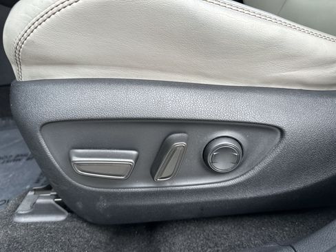 Used 2019 Toyota RAV4 XLE Premium image 14