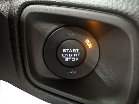 Used 2025 Jeep Gladiator Sport AWD/4WD image 29