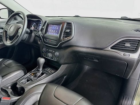 Used 2019 Jeep Cherokee Latitude Plus FWD image 34