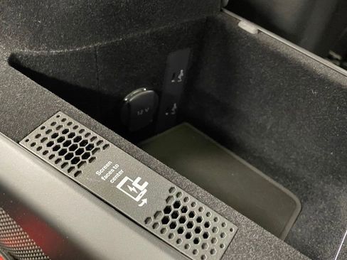 Used 2024 Porsche Taycan GTS image 38