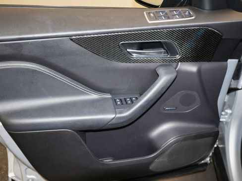 Used 2020 Jaguar F-PACE SVR image 26