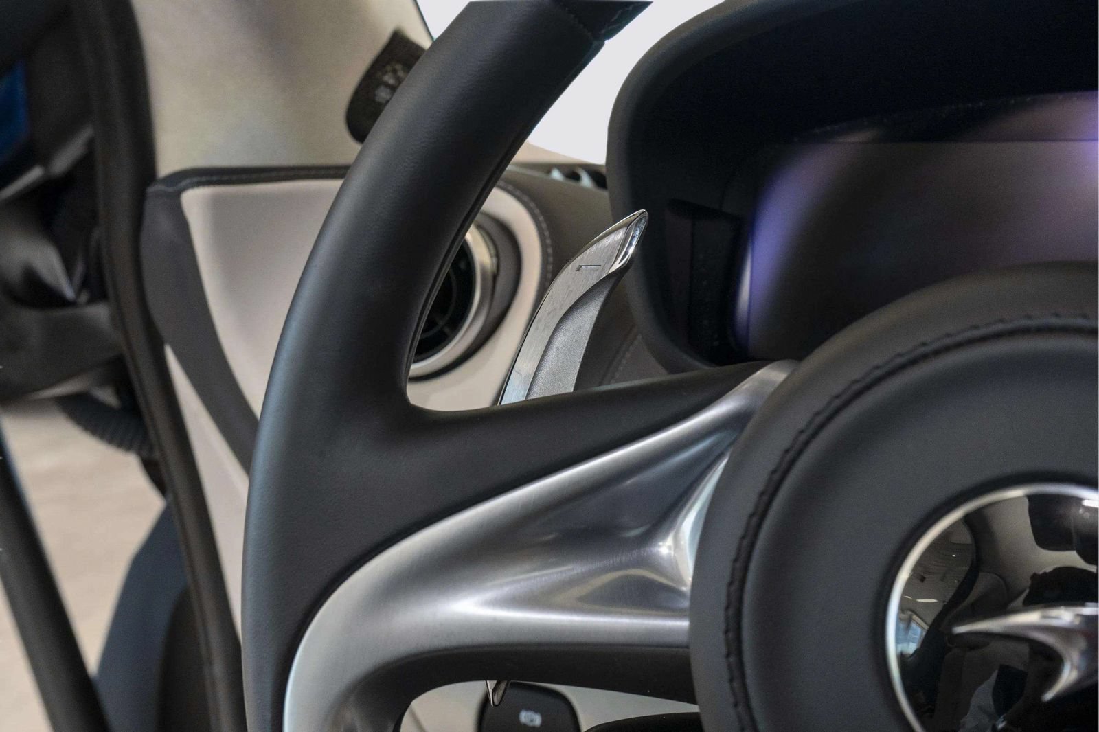 Used 2023 McLaren GT RWD image 23