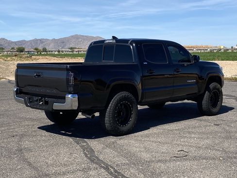 Used 2018 Toyota Tacoma SR5 image 3