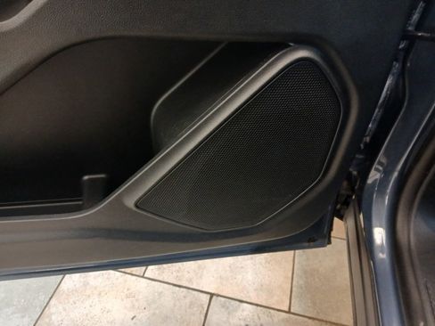 Used 2021 Ford Explorer XLT w/ Equipment Group 202A image 9