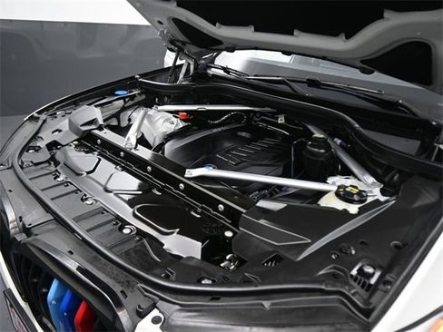 Used 2022 BMW X5 xDrive40i w/ M Sport Package image 10