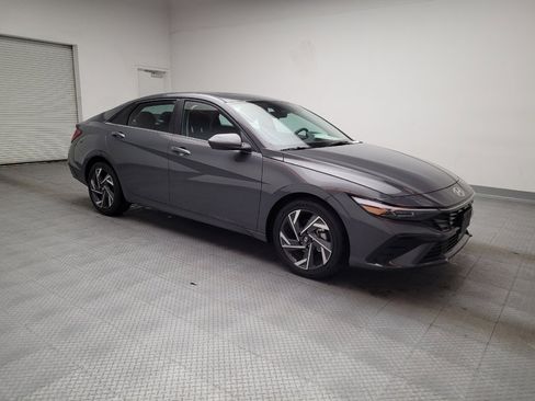 Used 2025 Hyundai Elantra SEL image 11