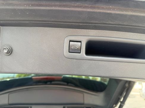 Used 2021 Toyota Highlander XLE AWD/4WD image 9