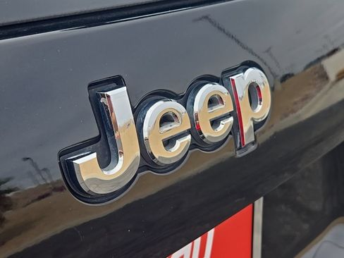 Used 2019 Jeep Cherokee Latitude w/ Popular Appearance Group AWD/4WD image 33