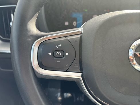 Used 2024 Volvo XC60 B5 Core AWD/4WD image 18