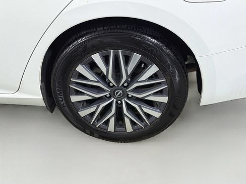 Used 2025 Nissan Altima 2.5 SV FWD image 29