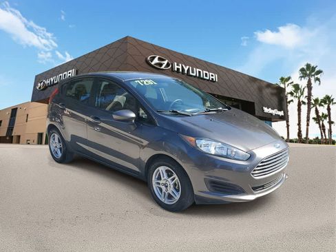 Used 2018 Ford Fiesta SE image 4