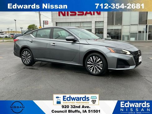 Used 2023 Nissan Altima 2.5 SV w/ SV Premium Package AWD/4WD image 1