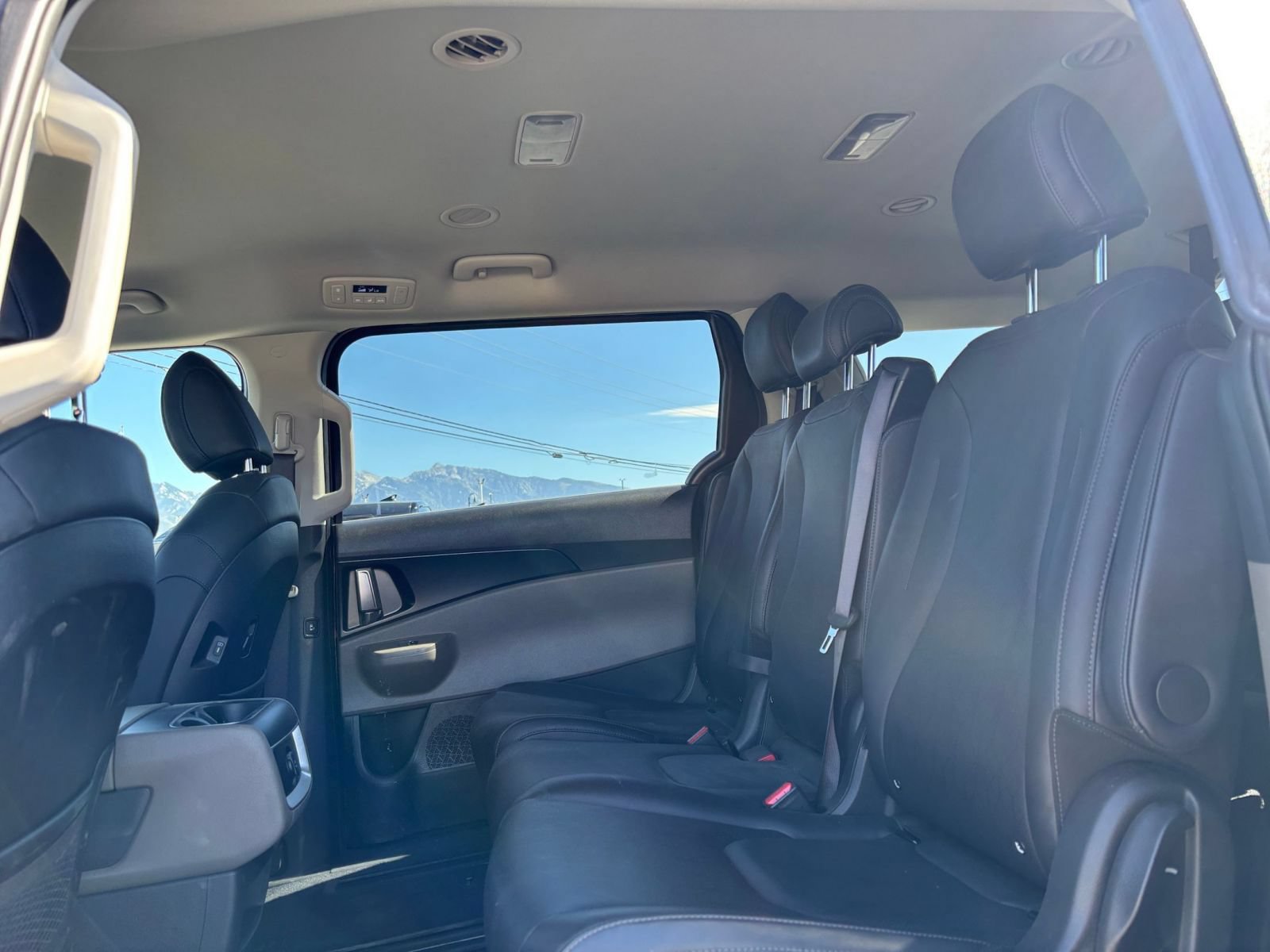 Used 2026 Kia Carnival FWD image 28