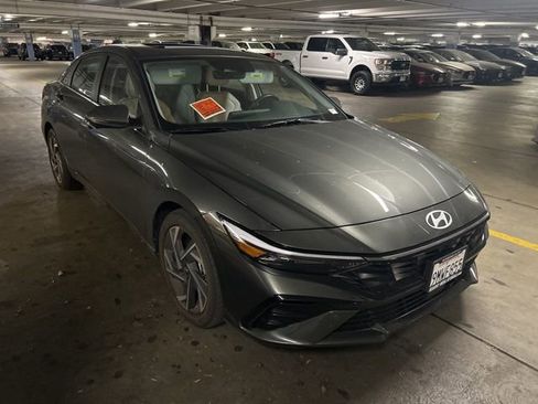 Used 2024 Hyundai Elantra Limited image 3