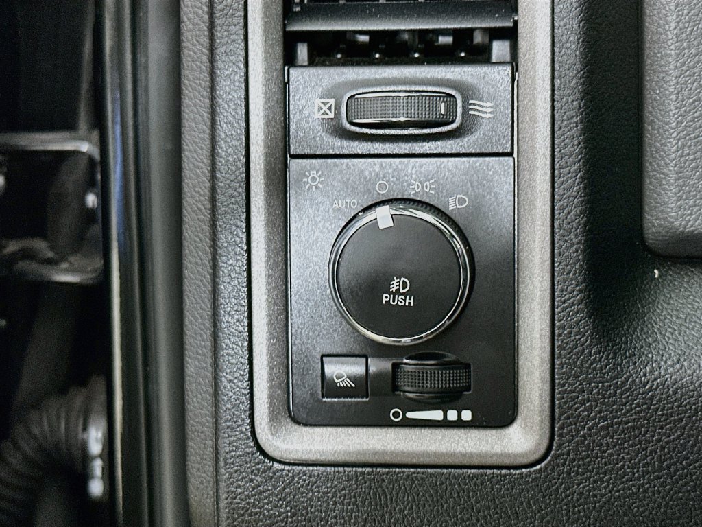 Used 2016 RAM 1500 Express RWD image 12