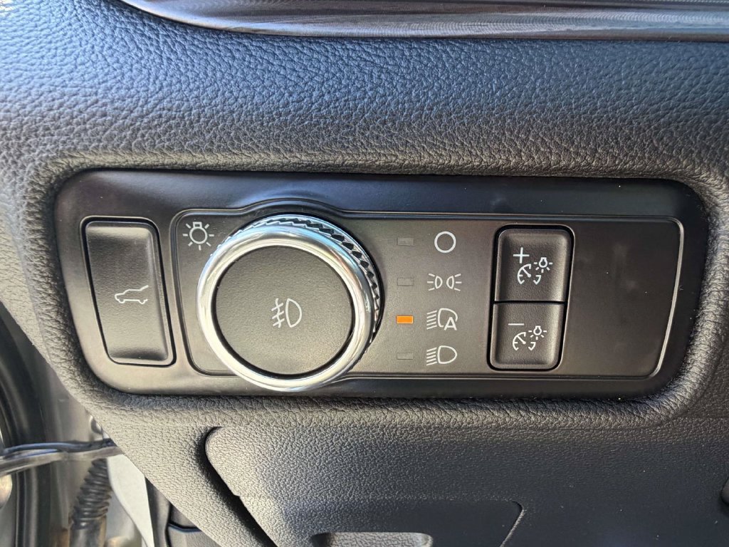 Used 2023 Ford Explorer Limited w/ Equipment Group 301A AWD/4WD image 24