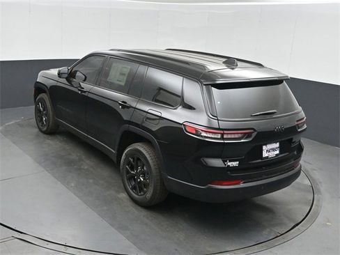 New 2025 Jeep Grand Cherokee L Altitude image 35