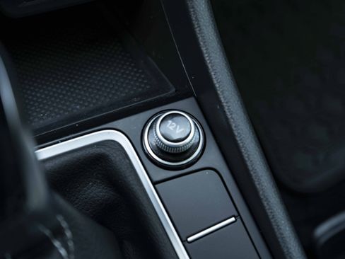 Certified 2025 Volkswagen Jetta S FWD image 26