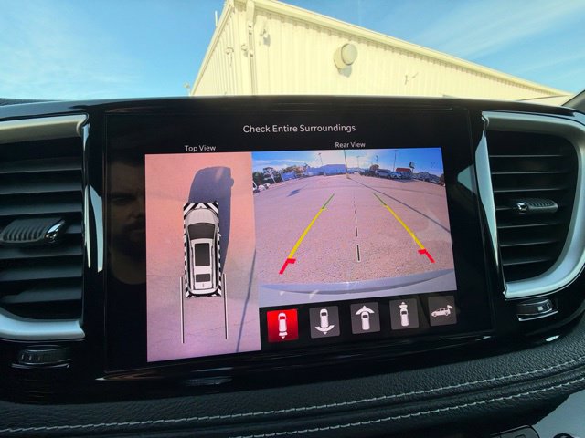 Used 2022 Chrysler Pacifica Touring-L w/ Uconnect Theater Family Group FWD image 26