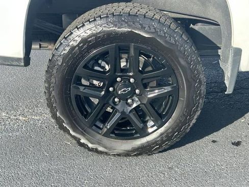 Used 2025 Chevrolet Silverado 1500 LT Trail Boss w/ Convenience Package II AWD/4WD image 34