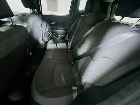 Used 2020 Jeep Renegade Altitude w/ UConnect 8.4 Nav Group image 22