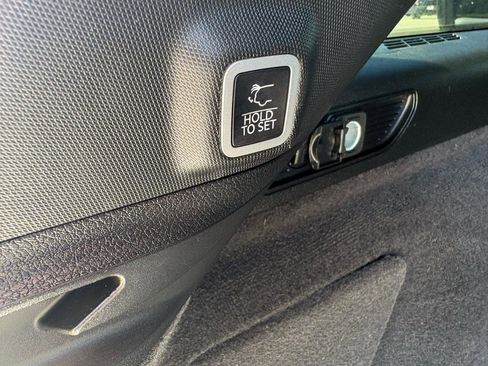 Used 2023 Jeep Grand Cherokee Overland AWD/4WD image 61