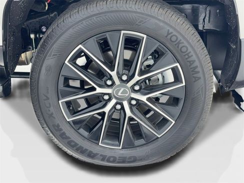 Used 2025 Lexus GX 550 image 56