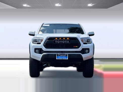 Used 2017 Toyota Tacoma TRD Off-Road w/ Tow Package (A/T) AWD/4WD image 5