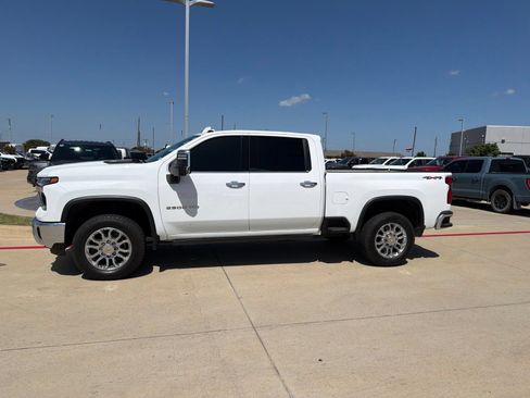 Used 2024 Chevrolet Silverado 2500 LTZ w/ LTZ Convenience Package AWD/4WD image 4