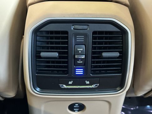 Certified 2025 Porsche Macan AWD/4WD image 14