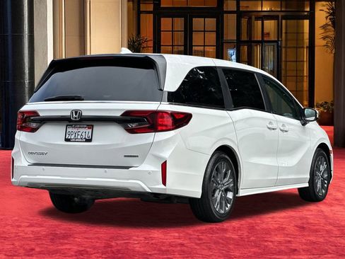 Used 2025 Honda Odyssey Touring image 10