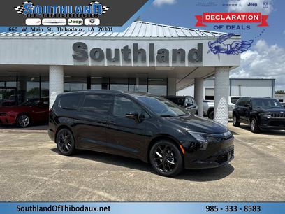 New 2027 Chrysler Pacifica Limited w/ S Appearance Package