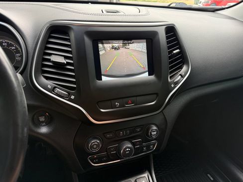 Used 2020 Jeep Cherokee Latitude Plus AWD/4WD image 25