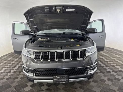 Used 2024 Jeep Wagoneer L Series II w/ Flexible Seating Group AWD/4WD image 11