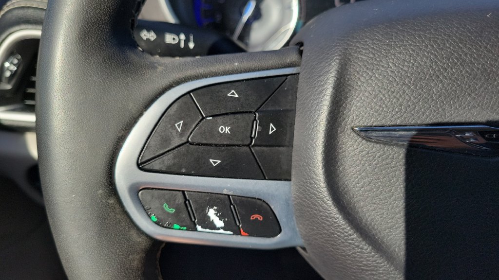 Used 2023 Chrysler Pacifica Touring-L FWD image 19