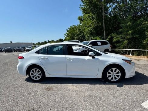Used 2025 Toyota Corolla LE FWD image 7