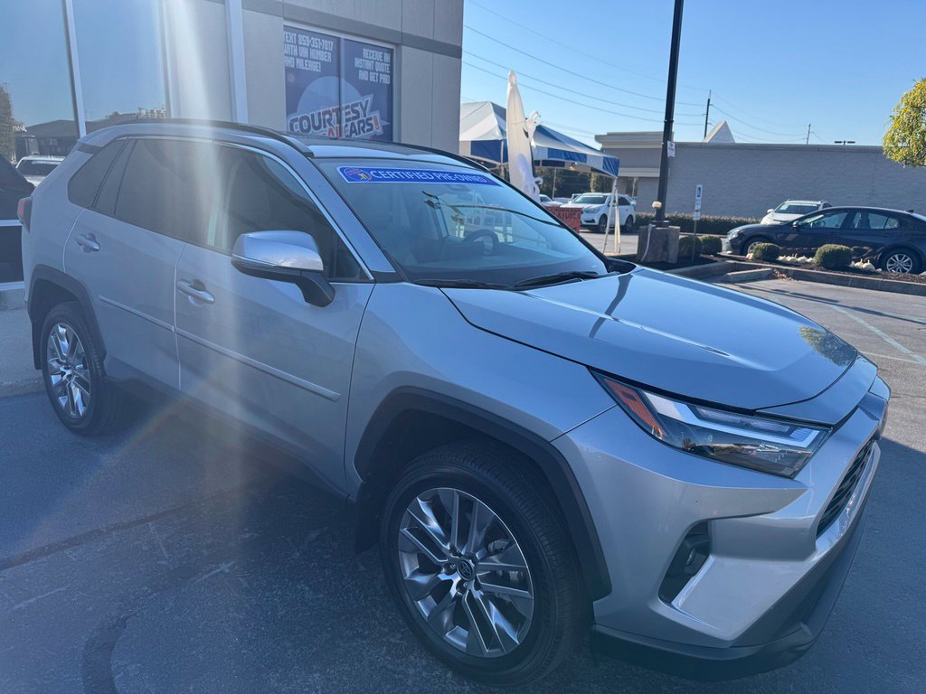 Used 2023 Toyota RAV4 XLE Premium FWD image 5