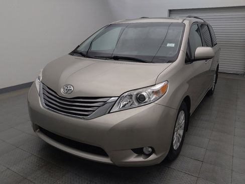 Used 2017 Toyota Sienna XLE image 15