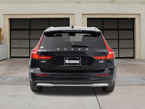 Certified 2025 Volvo V60 B5 Cross Country Plus image 5