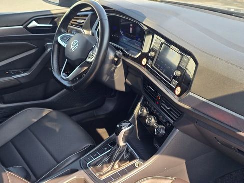 Used 2024 Volkswagen Jetta SE image 45