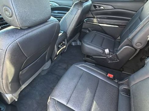Used 2025 Chevrolet Traverse LT AWD/4WD image 24