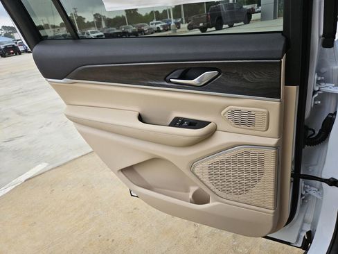 New 2026 Jeep Grand Cherokee L Limited RWD image 31