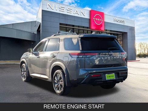 New 2025 Nissan Pathfinder SV image 7
